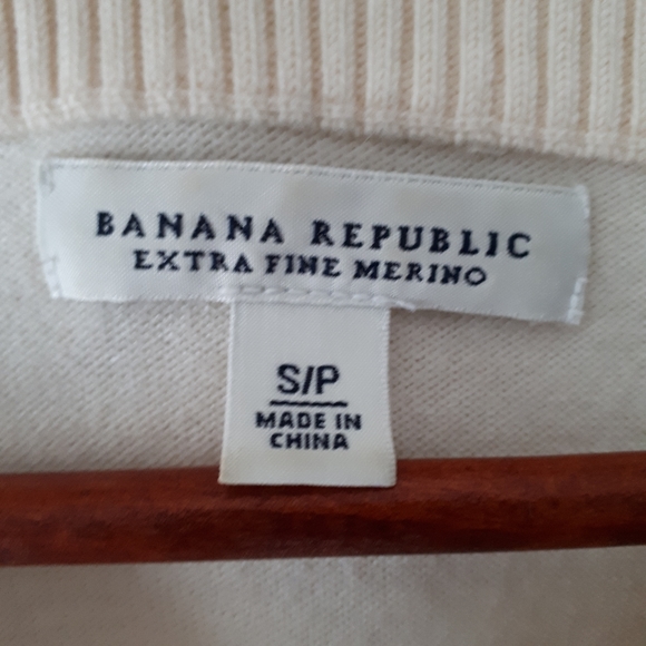 Banana Republic Extra Fine Merino Cream Sweater - Picture 2 of 4